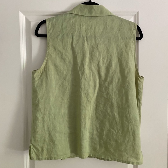 Carlie’s Court Linen Top - Picture 3 of 5